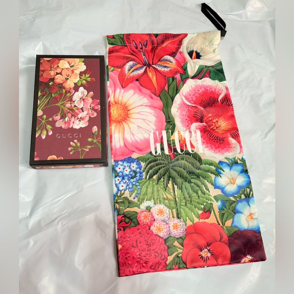 Gucci Multicolor Floral Pouch/ dust bag & flora box